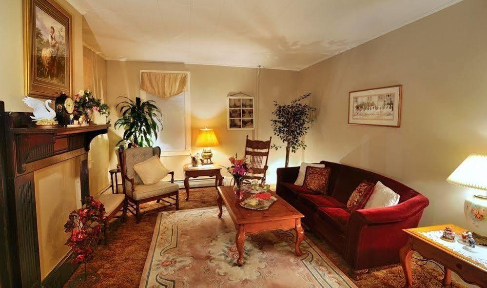 The Queen, A Victorian Bed and breakfast Bellefonte