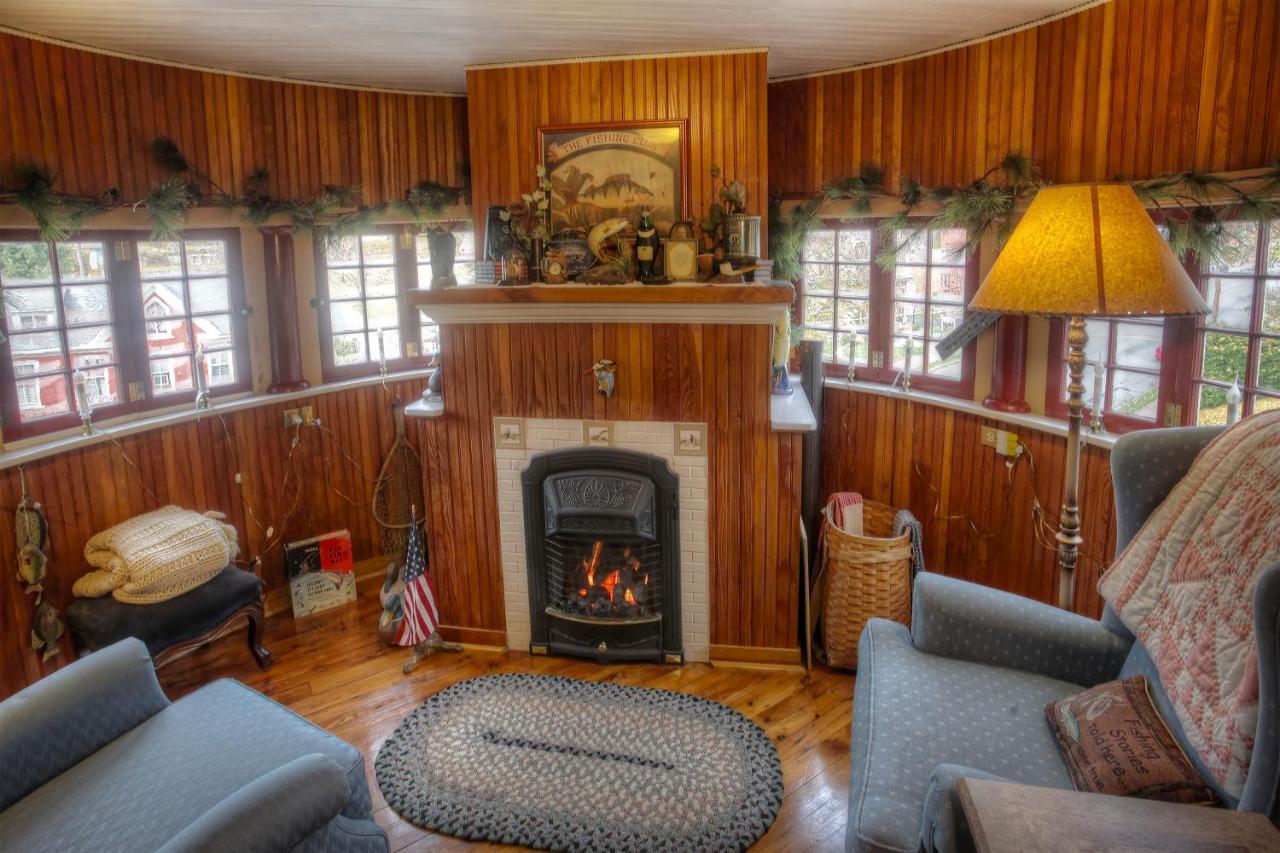 The Queen, A Victorian Bed and breakfast Bellefonte