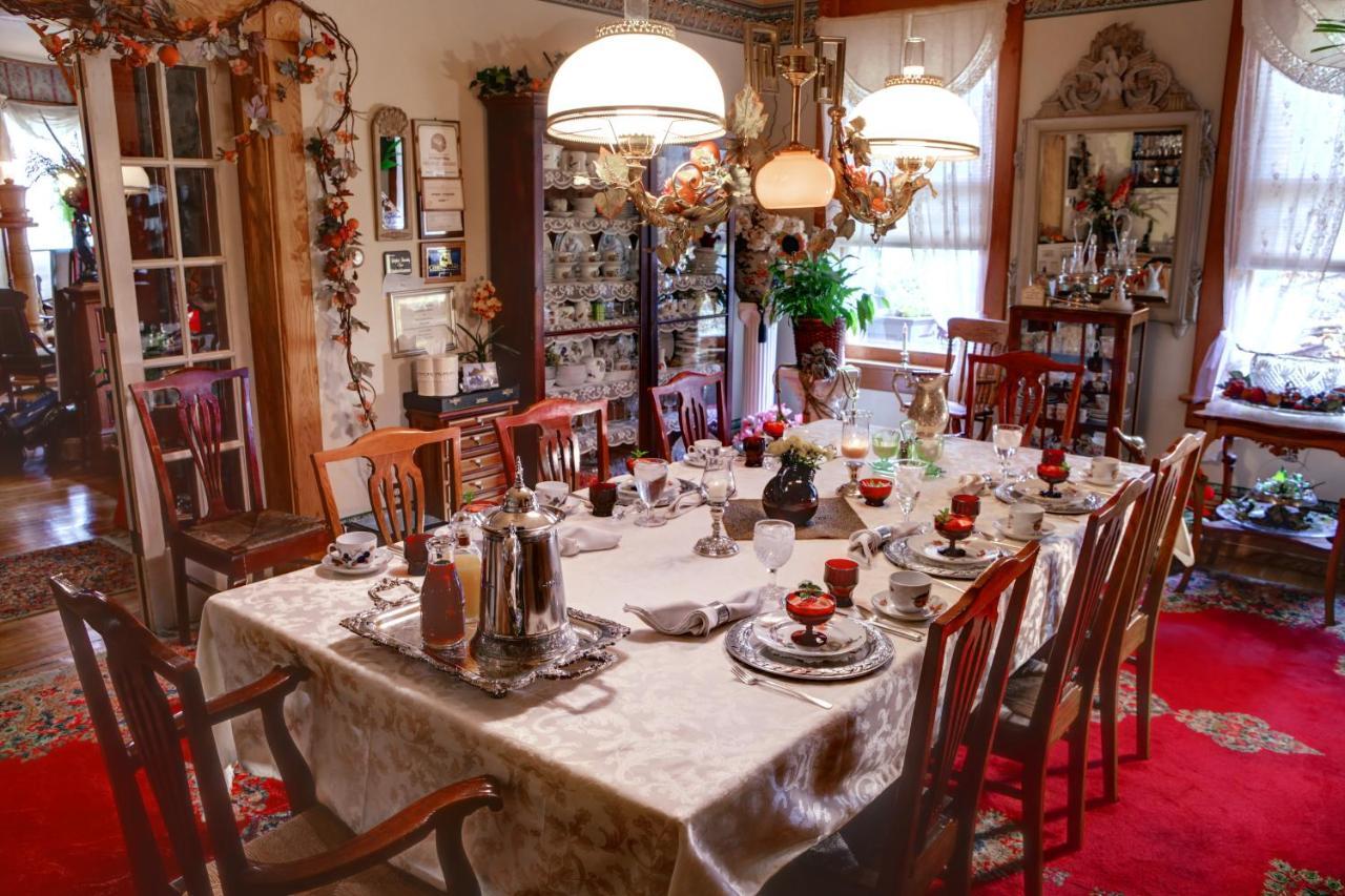 The Queen, A Victorian Bed and breakfast Bellefonte